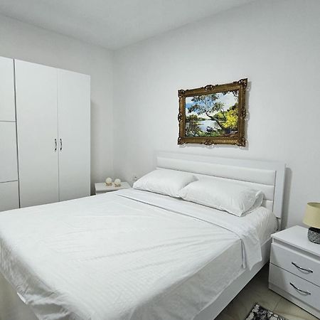 Guesthouse Albi Berat Bagian luar foto