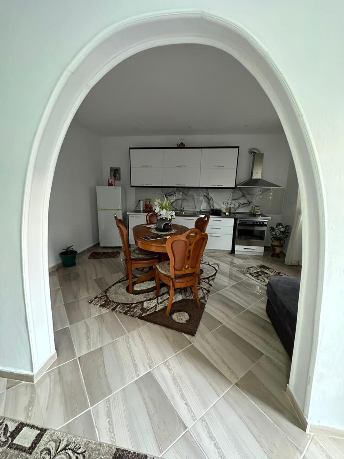 Guesthouse Albi Berat Bagian luar foto