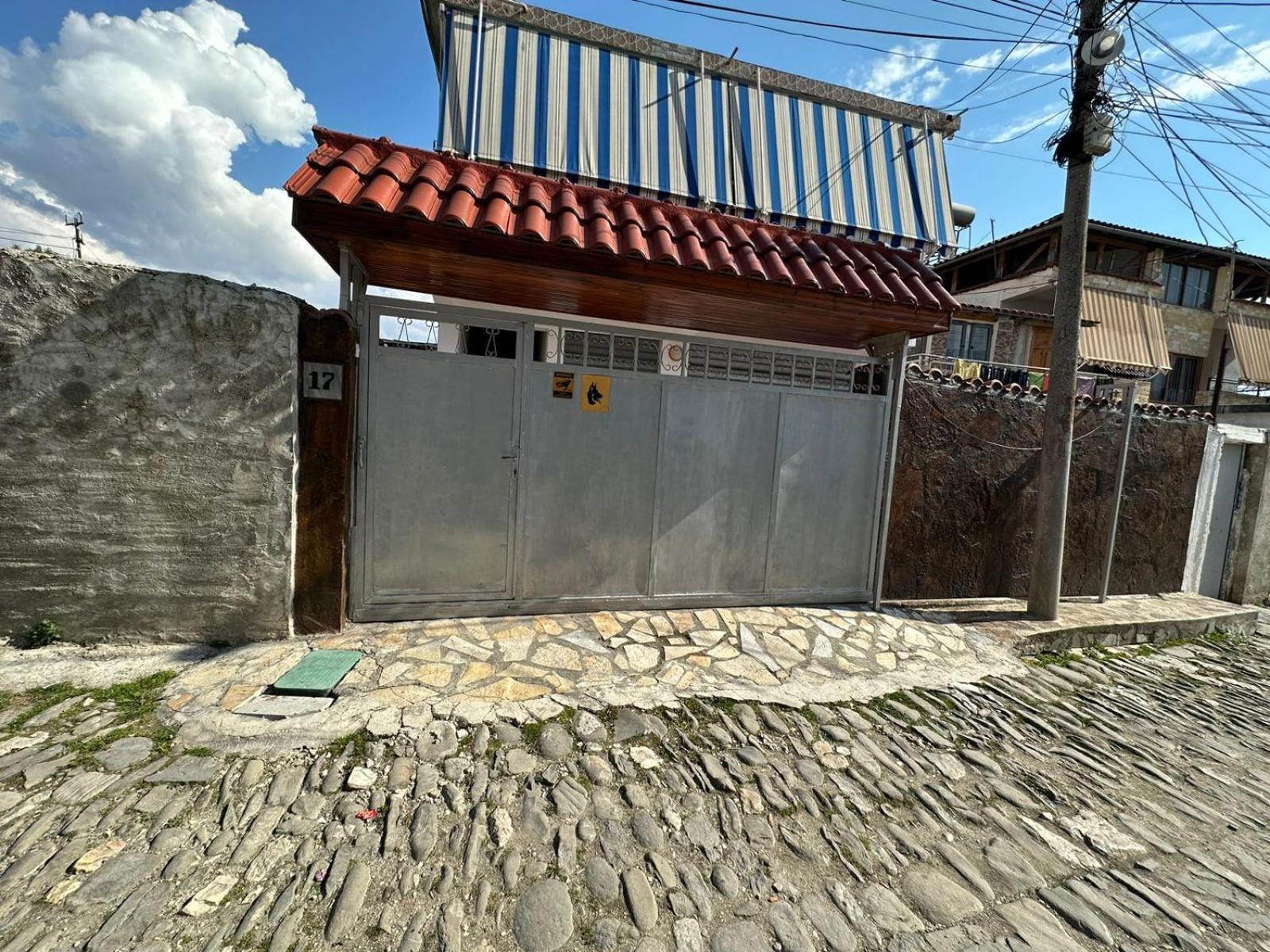 Guesthouse Albi Berat Bagian luar foto
