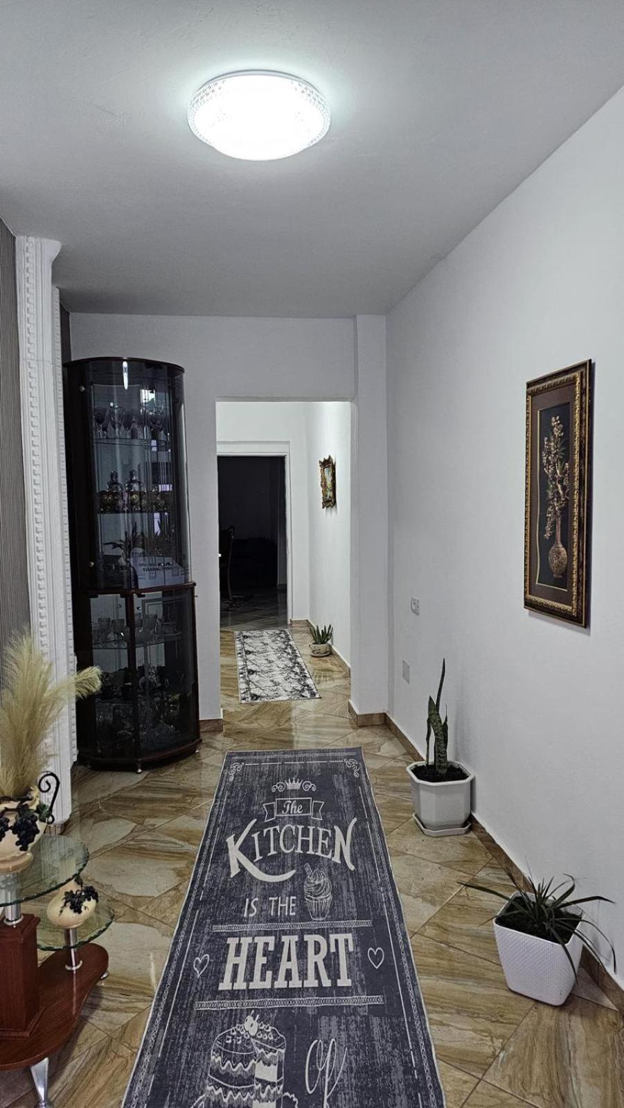 Guesthouse Albi Berat Bagian luar foto