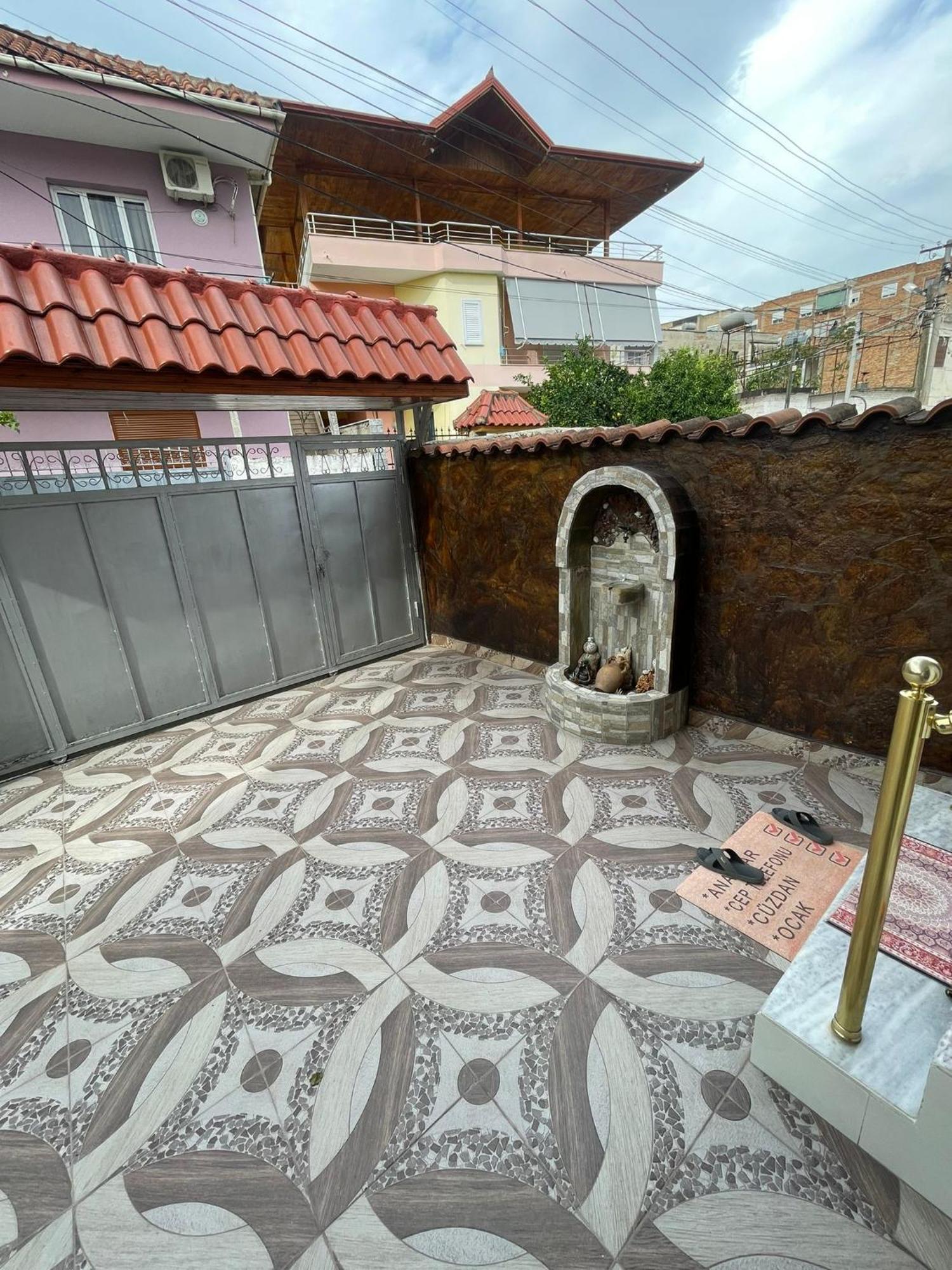 Guesthouse Albi Berat Bagian luar foto