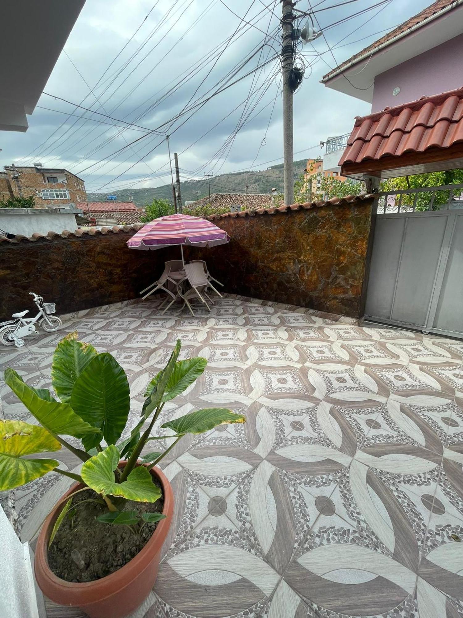 Guesthouse Albi Berat Bagian luar foto