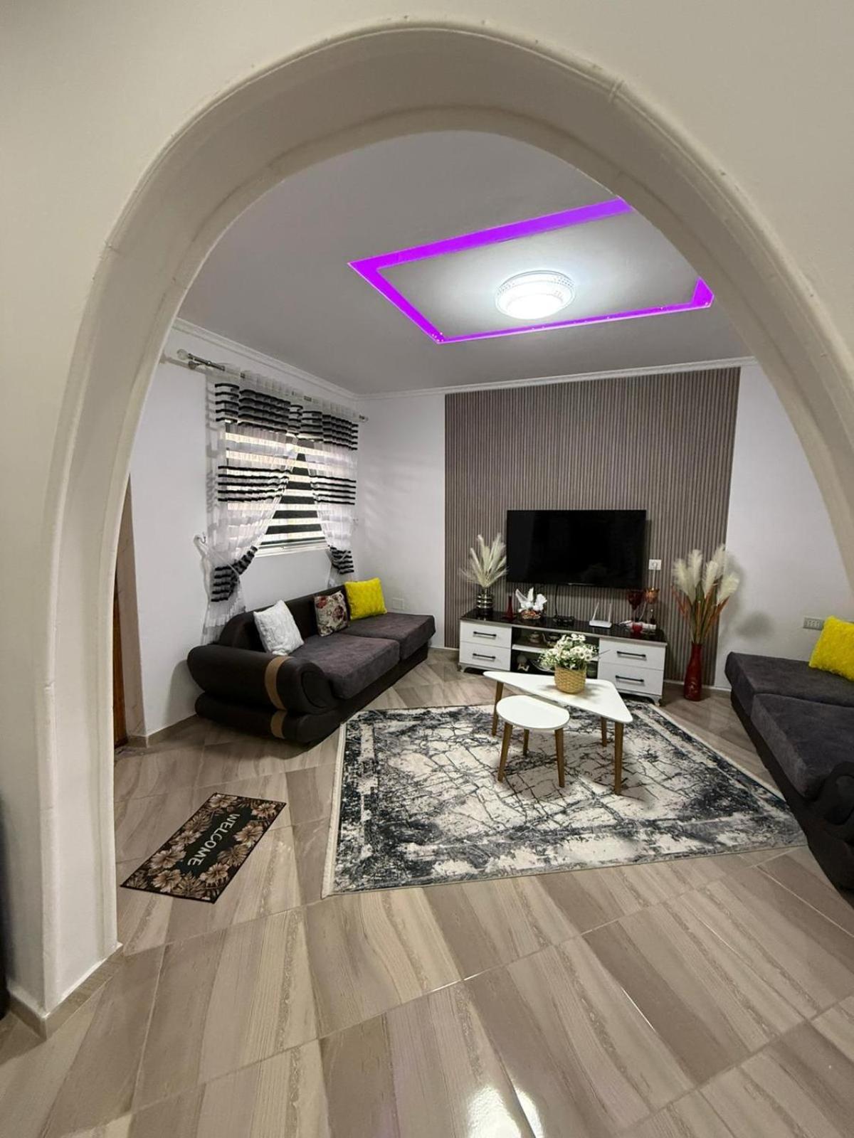 Guesthouse Albi Berat Bagian luar foto