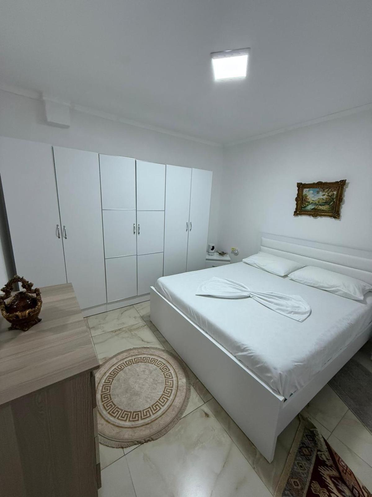 Guesthouse Albi Berat Bagian luar foto