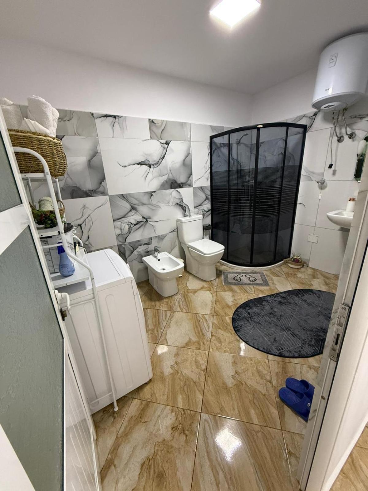 Guesthouse Albi Berat Bagian luar foto